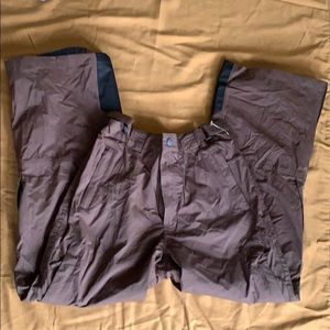 Ski pants. The tag says 11-12 but can fit XS.